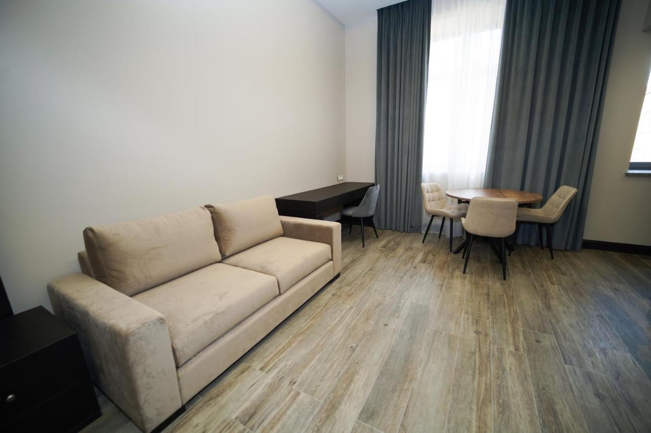 Soho Hotel City Centre Jerevan Buitenkant foto